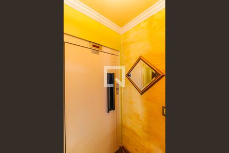 Apartamento à venda com 180m², 4 quartos e 2 vagas Apartamento à venda com 180m², 4 quartos e 2 vagasHall