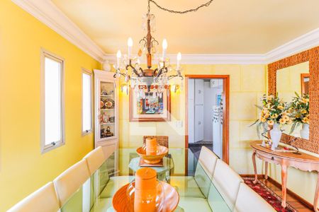 Apartamento à venda com 180m², 4 quartos e 2 vagas Apartamento à venda com 180m², 4 quartos e 2 vagasSala de jantar