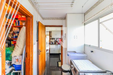 Apartamento à venda com 180m², 4 quartos e 2 vagas Apartamento à venda com 180m², 4 quartos e 2 vagasÁrea de Serviço