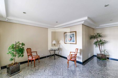 Apartamento à venda com 180m², 4 quartos e 2 vagas Apartamento à venda com 180m², 4 quartos e 2 vagasÁrea comum - Hall