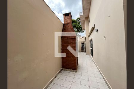 Casa à venda com 198m², 4 quartos e 3 vagas Casa à venda com 198m², 4 quartos e 3 vagasÁrea externa