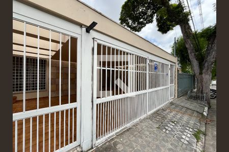 Casa à venda com 198m², 4 quartos e 3 vagas Casa à venda com 198m², 4 quartos e 3 vagasFachada