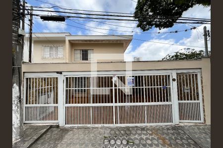 Casa à venda com 198m², 4 quartos e 3 vagas Casa à venda com 198m², 4 quartos e 3 vagasFachada
