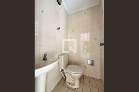 Casa à venda com 198m², 4 quartos e 3 vagas Casa à venda com 198m², 4 quartos e 3 vagasBanheiro de serviço