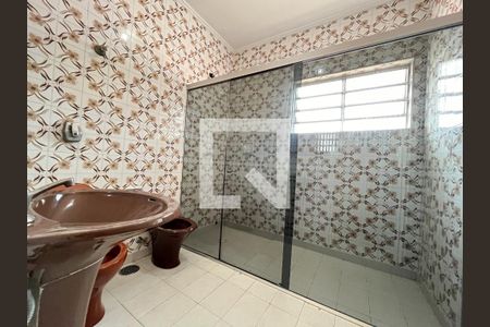 Casa à venda com 198m², 4 quartos e 3 vagas Casa à venda com 198m², 4 quartos e 3 vagasBanheiro Corredor