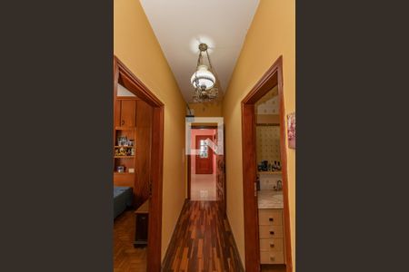 Casa à venda com 200m², 3 quartos e 4 vagasCorredor 