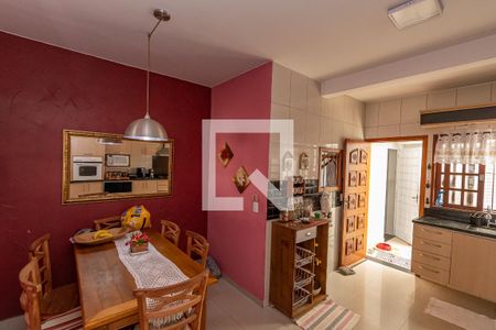 Casa à venda com 200m², 3 quartos e 4 vagasCozinha 