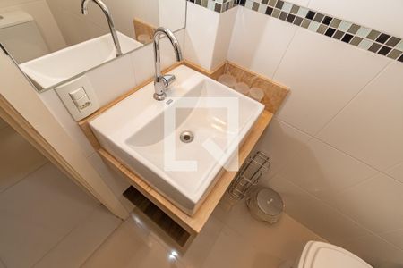 Apartamento à venda com 85m², 2 quartos e 1 vaga Apartamento à venda com 85m², 2 quartos e 1 vagaDetalhe Banheiro Corredor