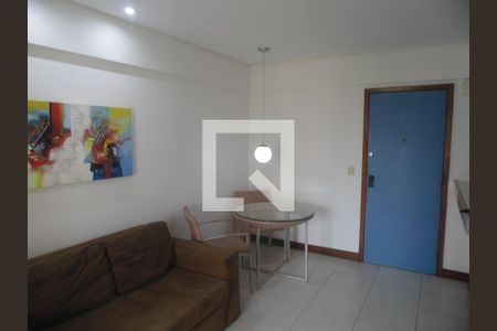 Sala  de apartamento para alugar com 1 quarto, 55m² em Caminho das Árvores, Salvador