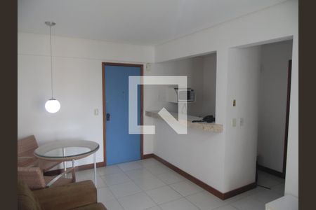 Sala  de apartamento para alugar com 1 quarto, 55m² em Caminho das Árvores, Salvador