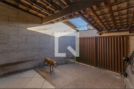 Casa à venda com 137m², 3 quartos e 2 vagas Casa à venda com 137m², 3 quartos e 2 vagasEntrada - Garagem