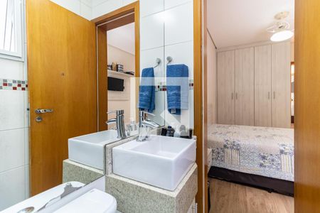 Casa de condomínio à venda com 176m², 3 quartos e 2 vagas Casa de condomínio à venda com 176m², 3 quartos e 2 vagasBanheiro da Suíte 2