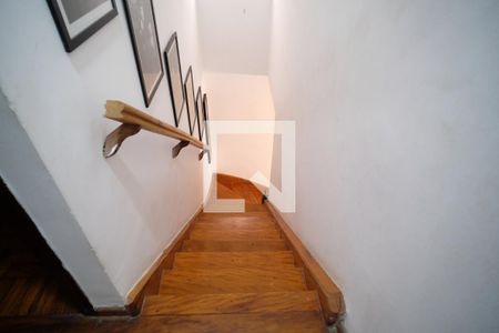 Casa à venda com 129m², 2 quartos e 1 vagaEscada