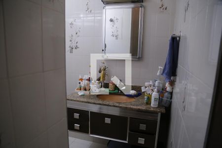 Casa à venda com 240m², 4 quartos e 3 vagasBanheiro 2