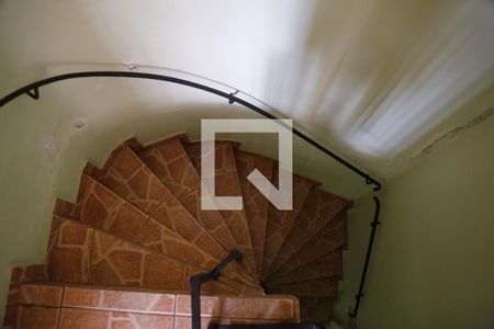 Casa à venda com 240m², 4 quartos e 3 vagasEscada para Garagem