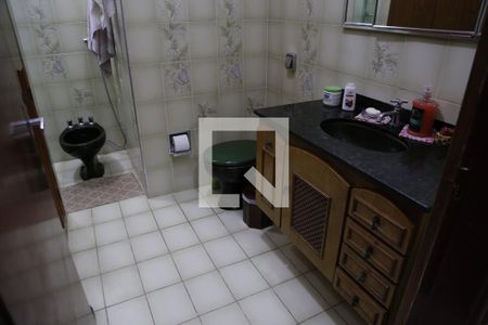 Casa à venda com 240m², 4 quartos e 3 vagasBanheiro 1