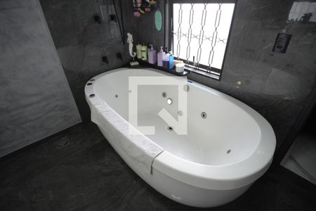 Casa à venda com 180m², 4 quartos e 2 vagasSuíte