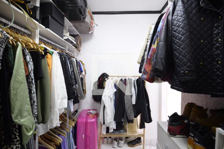 Casa à venda com 180m², 4 quartos e 2 vagasSuíte