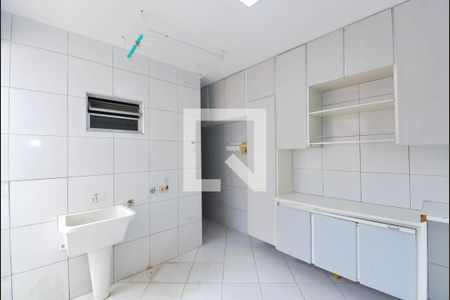 Casa à venda com 330m², 3 quartos e 4 vagas Casa à venda com 330m², 3 quartos e 4 vagasÁrea de Serviço