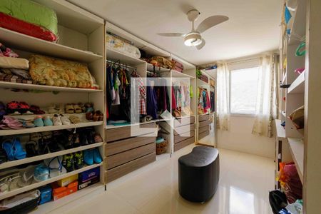 Casa de condomínio à venda com 210m², 4 quartos e 2 vagas Casa de condomínio à venda com 210m², 4 quartos e 2 vagasSuíte 2