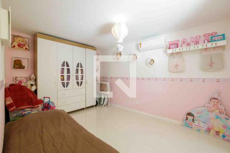 Casa de condomínio à venda com 210m², 4 quartos e 2 vagas Casa de condomínio à venda com 210m², 4 quartos e 2 vagasSuíte 3