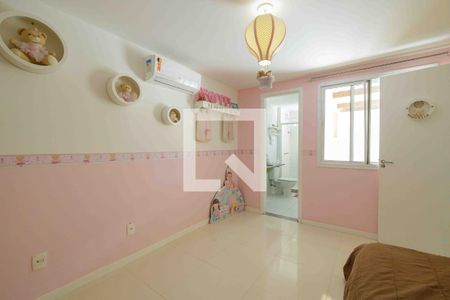 Casa de condomínio à venda com 210m², 4 quartos e 2 vagas Casa de condomínio à venda com 210m², 4 quartos e 2 vagasSuíte 3