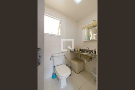 Casa de condomínio à venda com 210m², 4 quartos e 2 vagas Casa de condomínio à venda com 210m², 4 quartos e 2 vagasBanheiro Suíte 2