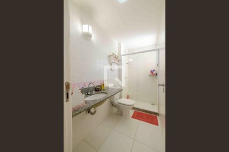 Casa de condomínio à venda com 210m², 4 quartos e 2 vagas Casa de condomínio à venda com 210m², 4 quartos e 2 vagasBanheiro Suíte 3