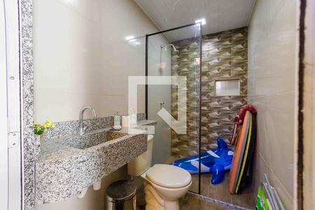 Casa de condomínio à venda com 210m², 4 quartos e 2 vagas Casa de condomínio à venda com 210m², 4 quartos e 2 vagasBanheiro Quintal