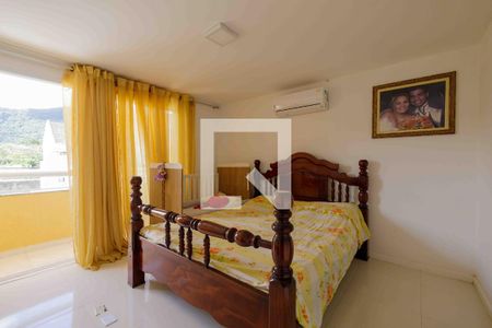 Casa de condomínio à venda com 210m², 4 quartos e 2 vagas Casa de condomínio à venda com 210m², 4 quartos e 2 vagasSuíte 1