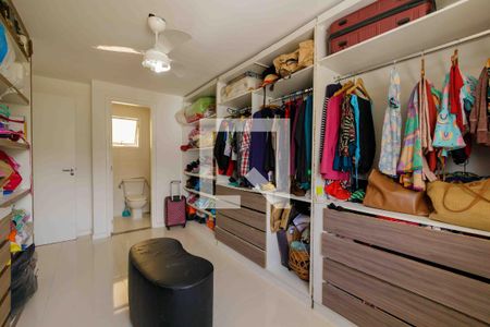 Casa de condomínio à venda com 210m², 4 quartos e 2 vagas Casa de condomínio à venda com 210m², 4 quartos e 2 vagasSuíte 2