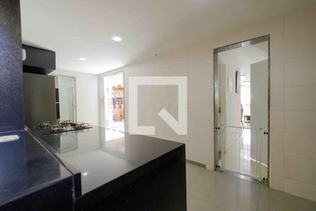 Casa de condomínio à venda com 210m², 4 quartos e 2 vagas Casa de condomínio à venda com 210m², 4 quartos e 2 vagasCozinha