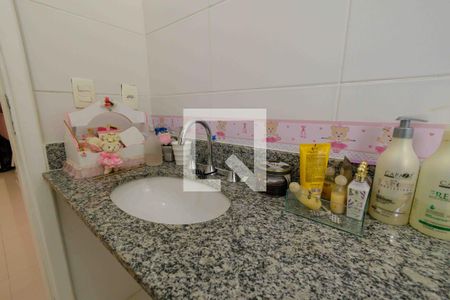 Casa de condomínio à venda com 210m², 4 quartos e 2 vagas Casa de condomínio à venda com 210m², 4 quartos e 2 vagasBanheiro Suíte 3