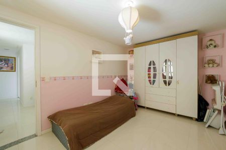 Casa de condomínio à venda com 210m², 4 quartos e 2 vagas Casa de condomínio à venda com 210m², 4 quartos e 2 vagasSuíte 3