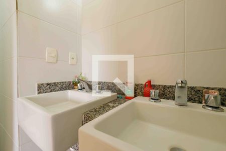 Casa de condomínio à venda com 210m², 4 quartos e 2 vagas Casa de condomínio à venda com 210m², 4 quartos e 2 vagasBanheiro Suíte 1