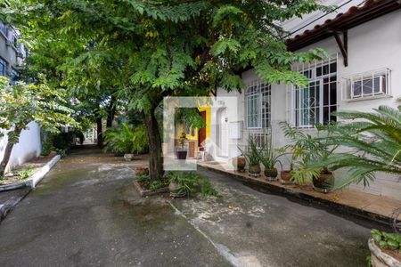 Casa de condomínio à venda com 200m², 4 quartos e sem vaga Casa de condomínio à venda com 200m², 4 quartos e sem vagaVila