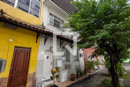 Casa de condomínio à venda com 200m², 4 quartos e sem vaga Casa de condomínio à venda com 200m², 4 quartos e sem vagaFachada
