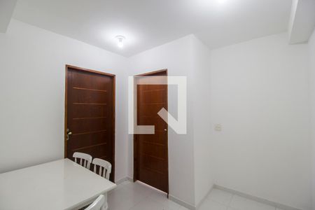 Sala de TV de apartamento para alugar com 1 quarto, 50m² em Empresarial 18 do Forte, Barueri