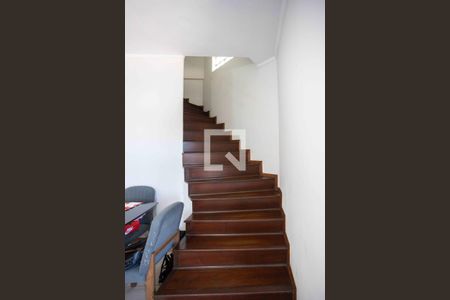 Casa à venda com 154m², 2 quartos e 4 vagasEscada