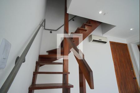 Apartamento à venda com 248m², 3 quartos e 1 vagaEscada para cobertura