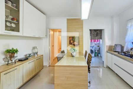 Apartamento para alugar com 176m², 3 quartos e 2 vagas Apartamento para alugar com 176m², 3 quartos e 2 vagasCozinha
