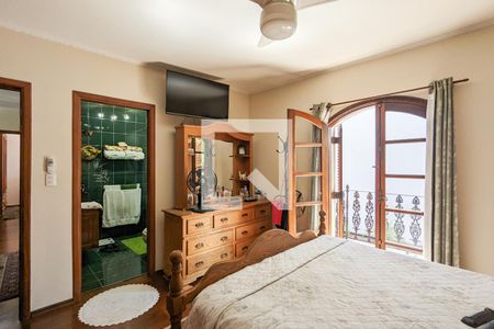 Casa à venda com 447m², 4 quartos e 2 vagas Casa à venda com 447m², 4 quartos e 2 vagasQuarto da suíte