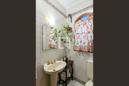 Casa à venda com 447m², 4 quartos e 2 vagas Casa à venda com 447m², 4 quartos e 2 vagasLavabo