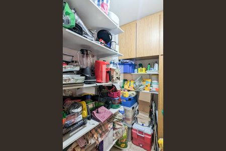 Casa à venda com 447m², 4 quartos e 2 vagas Casa à venda com 447m², 4 quartos e 2 vagasDepósito