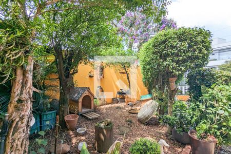 Casa à venda com 447m², 4 quartos e 2 vagas Casa à venda com 447m², 4 quartos e 2 vagasJardim