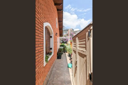 Casa à venda com 447m², 4 quartos e 2 vagas Casa à venda com 447m², 4 quartos e 2 vagasCorredor