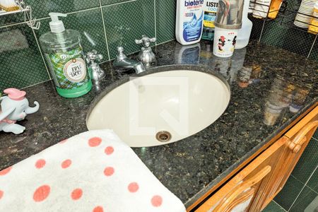 Casa à venda com 447m², 4 quartos e 2 vagas Casa à venda com 447m², 4 quartos e 2 vagasBanheiro da suíte