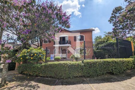 Casa à venda com 447m², 4 quartos e 2 vagas Casa à venda com 447m², 4 quartos e 2 vagasFachada