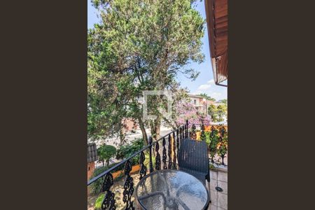 Casa à venda com 447m², 4 quartos e 2 vagas Casa à venda com 447m², 4 quartos e 2 vagasVaranda