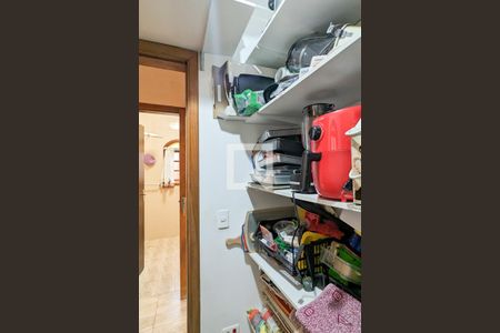 Casa à venda com 447m², 4 quartos e 2 vagas Casa à venda com 447m², 4 quartos e 2 vagasDepósito